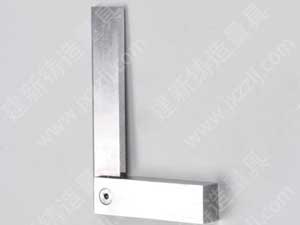 寬座角尺,GB6092-85制造(鋼件)均1級(jí)精度。用于檢驗(yàn)各種機(jī)床的幾何精度,采用優(yōu)質(zhì)碳素工具鋼制造,加工中經(jīng)過(guò)多次熱處理,工作面精密磨削而成。